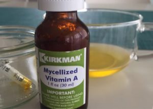 コンタクトはどのようにしてドライアイを引き起こすのでしょうか?